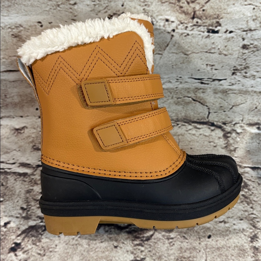 Cat & Jack Tan and Black Thermolite  Snow Boots - Picture 3 of 10